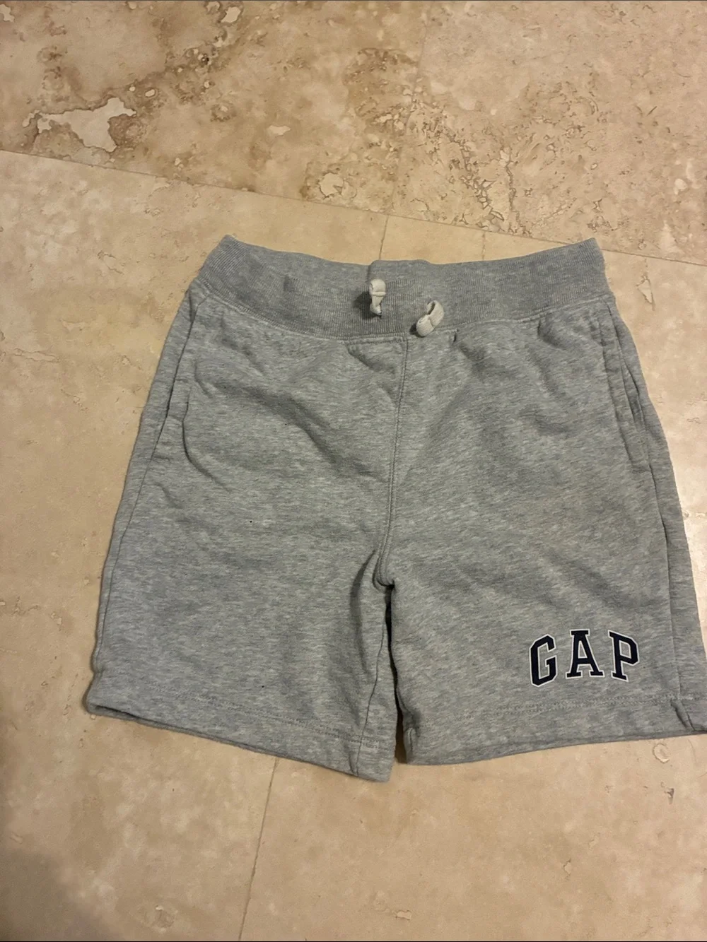 GAP kids gray shorts - M